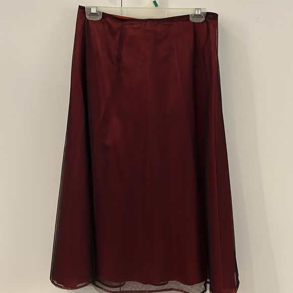 Express Shimmer Red & Black Tulle Midi Skirt With Red Beaded Embellishment Sz 4 - Picture 4 of 7